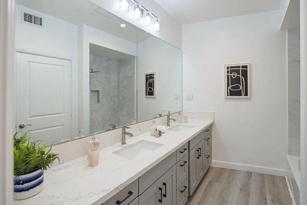 Bathroom with long mirror and two sinks